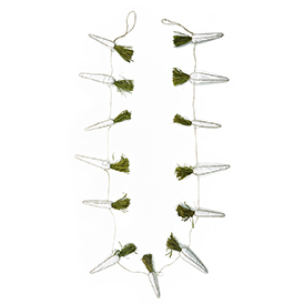 White printed carrot garland